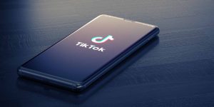 TikTok redéfinit la création de contenus B2B sur les réseaux sociaux.